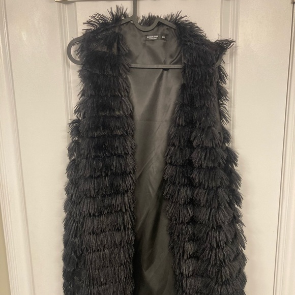 Black fuzzy dressy vest - Picture 1 of 3